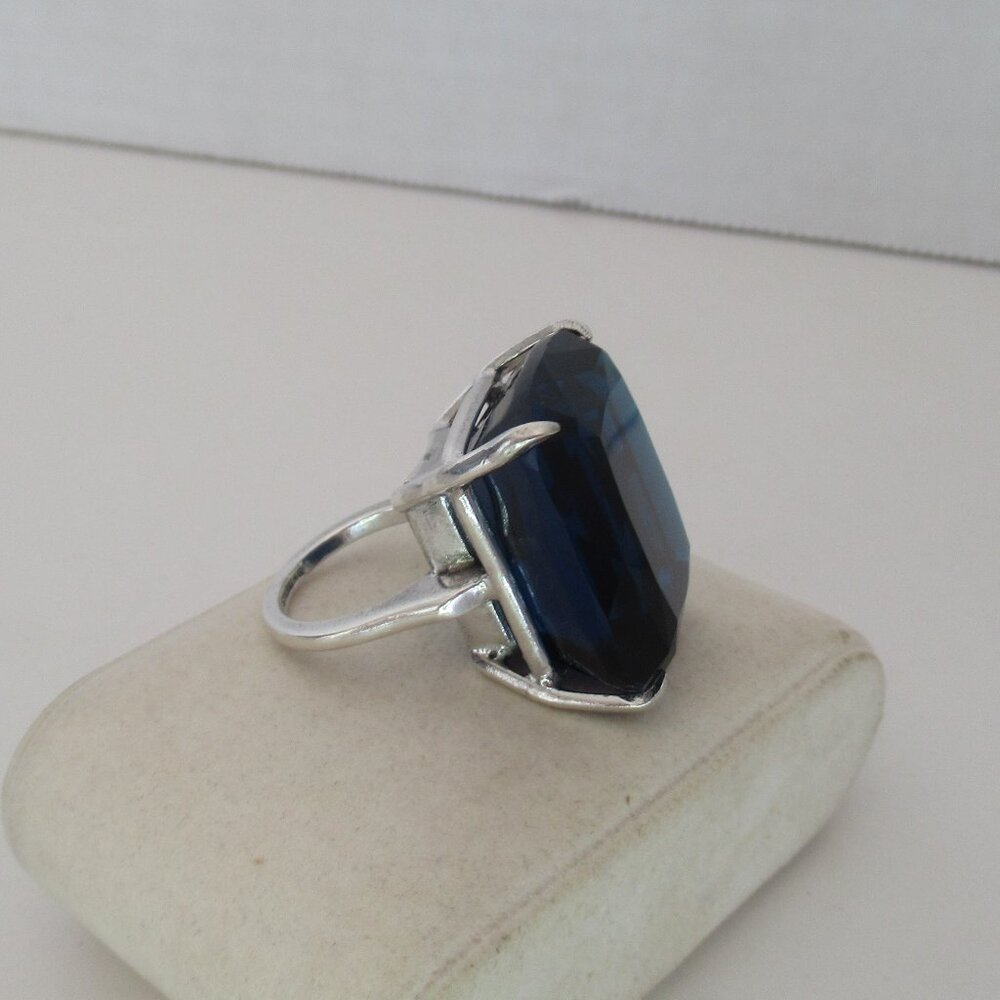 Vintage Sterling Silver Large Blue Treated Stone 16 carat Size 7 Cocktail Ring - Picture 3 of 12